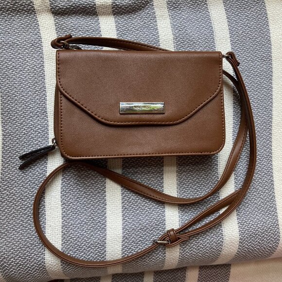 Nine West Vegan Leather Clutch/Cross over - Picture 1 of 9